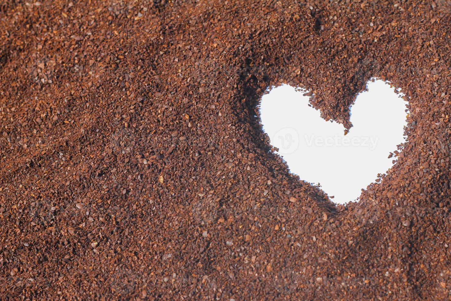 forma de corazón en cacao en polvo foto
