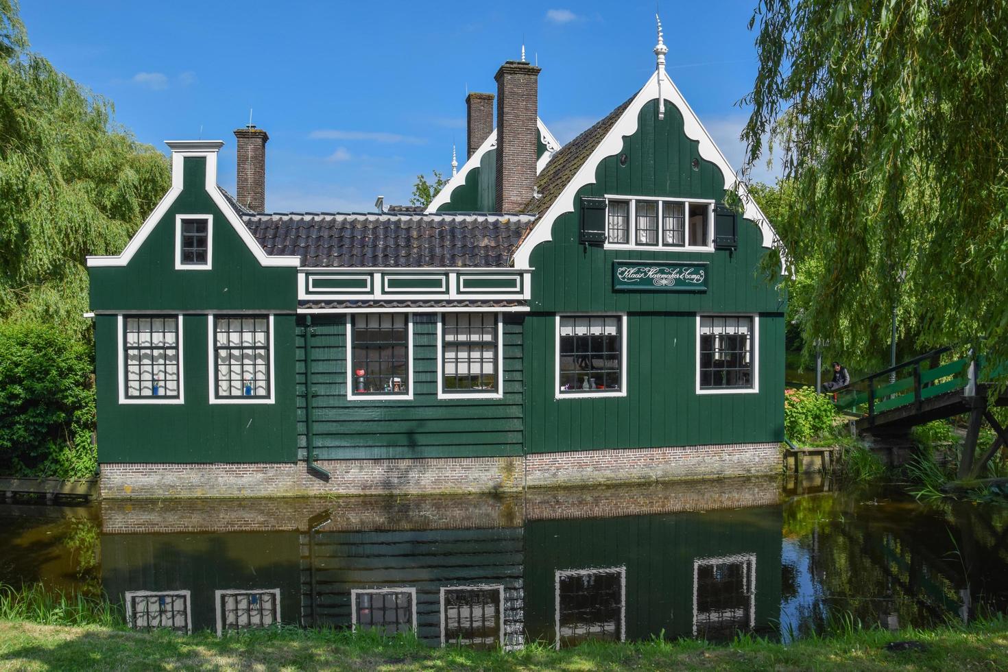 casa tradicional en zaanse schans, países bajos el 19 de junio de 2016 foto