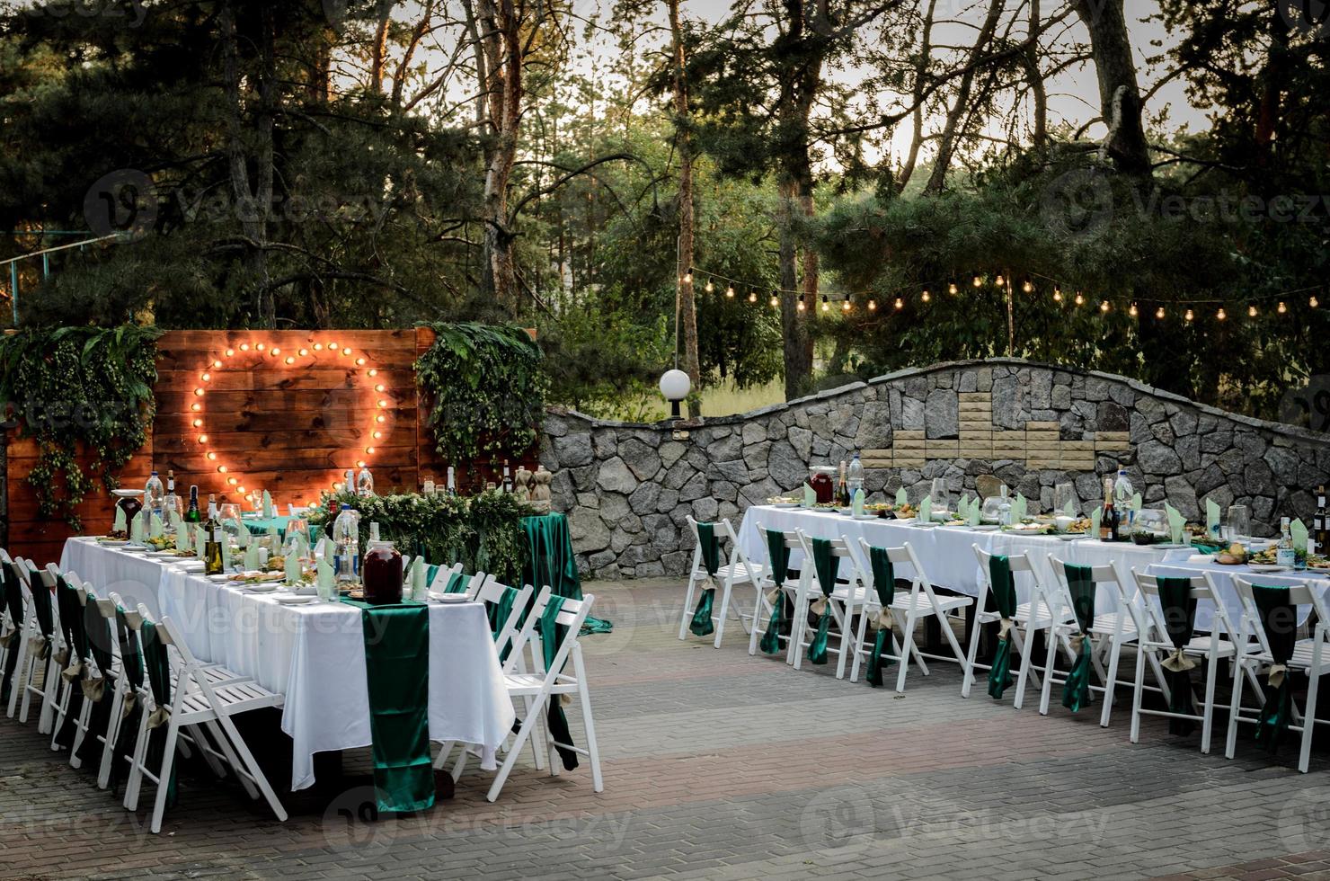 ceremonia de boda en el bosque foto