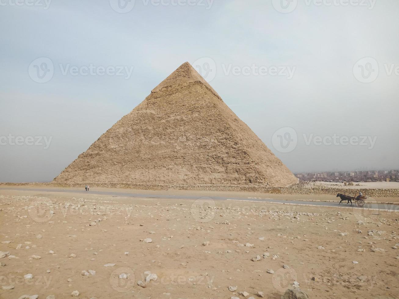 una vista de la gran pirámide en giza, egipto foto