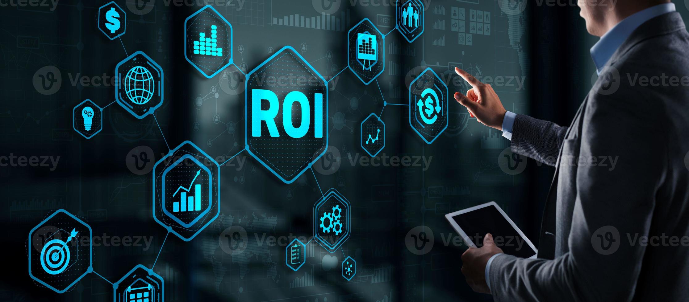 ROI retorno de inversión concepto de finanzas de análisis de tecnología empresarial. foto