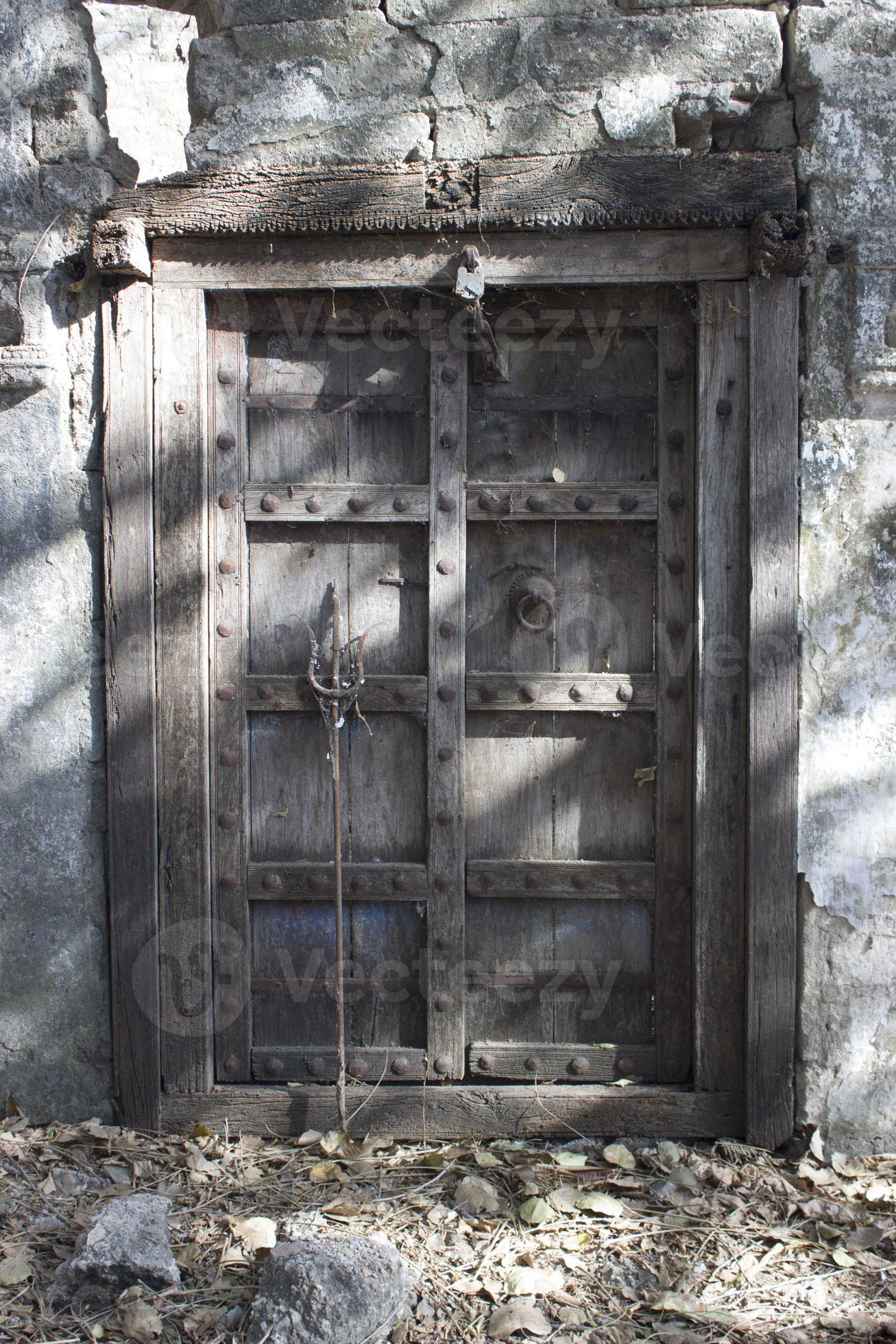door with window with wood background 2910864 Stock Photo at Vecteezy