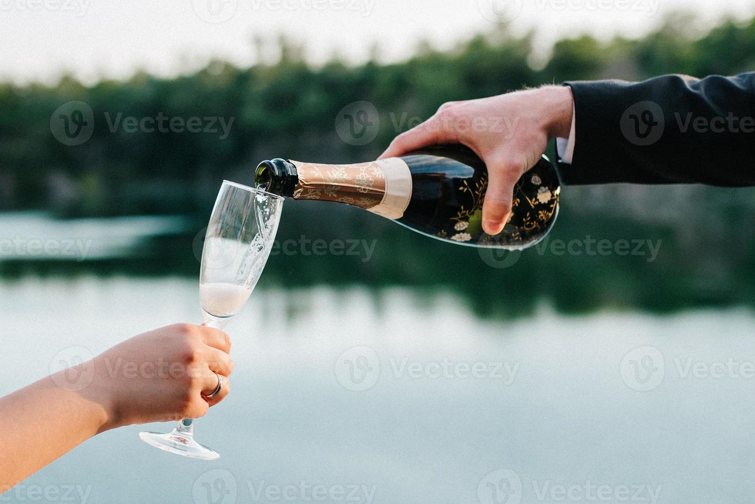 copas de boda para vino y champán foto