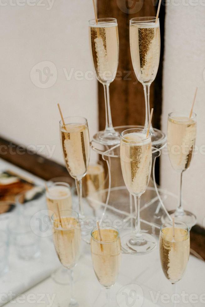 wedding glasses for wine and champagne from crystal photo