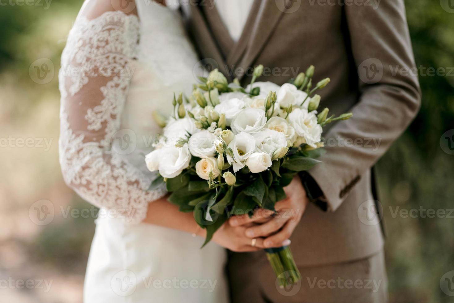 elegante ramo de boda de flores frescas naturales. foto