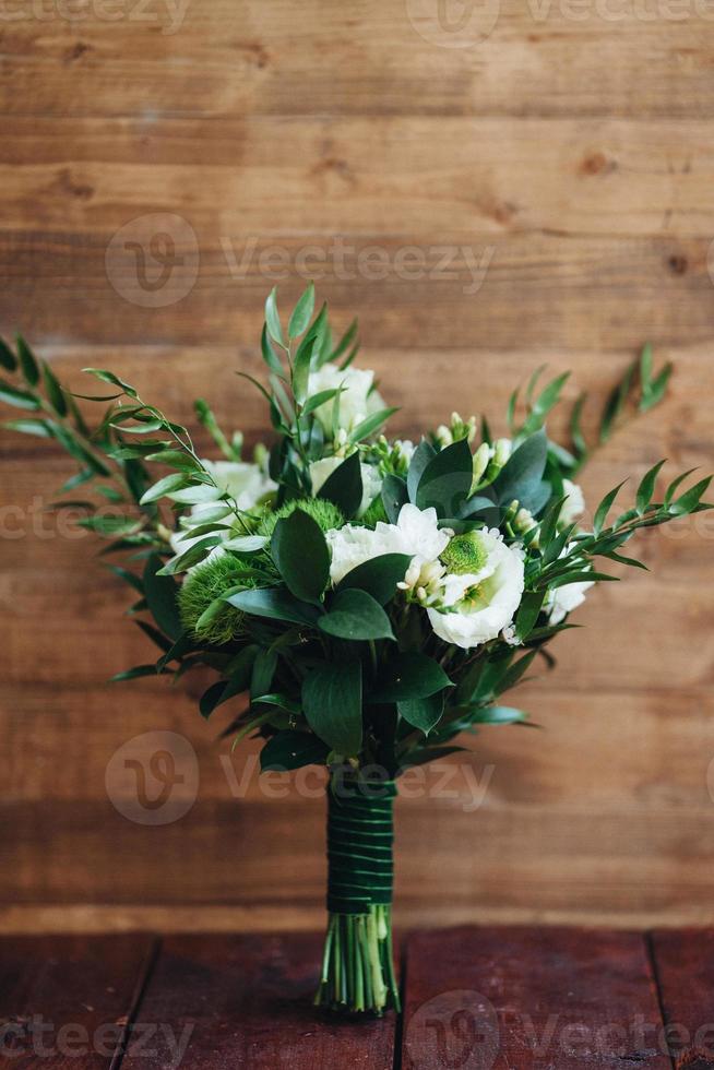 elegante ramo de boda de flores frescas naturales. foto