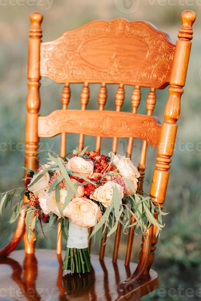 elegante ramo de boda de flores frescas naturales. foto