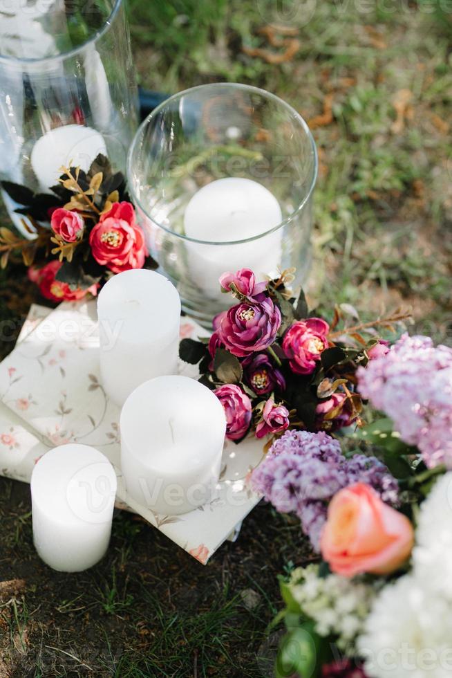 elegantes decoraciones de boda hechas de flores naturales foto