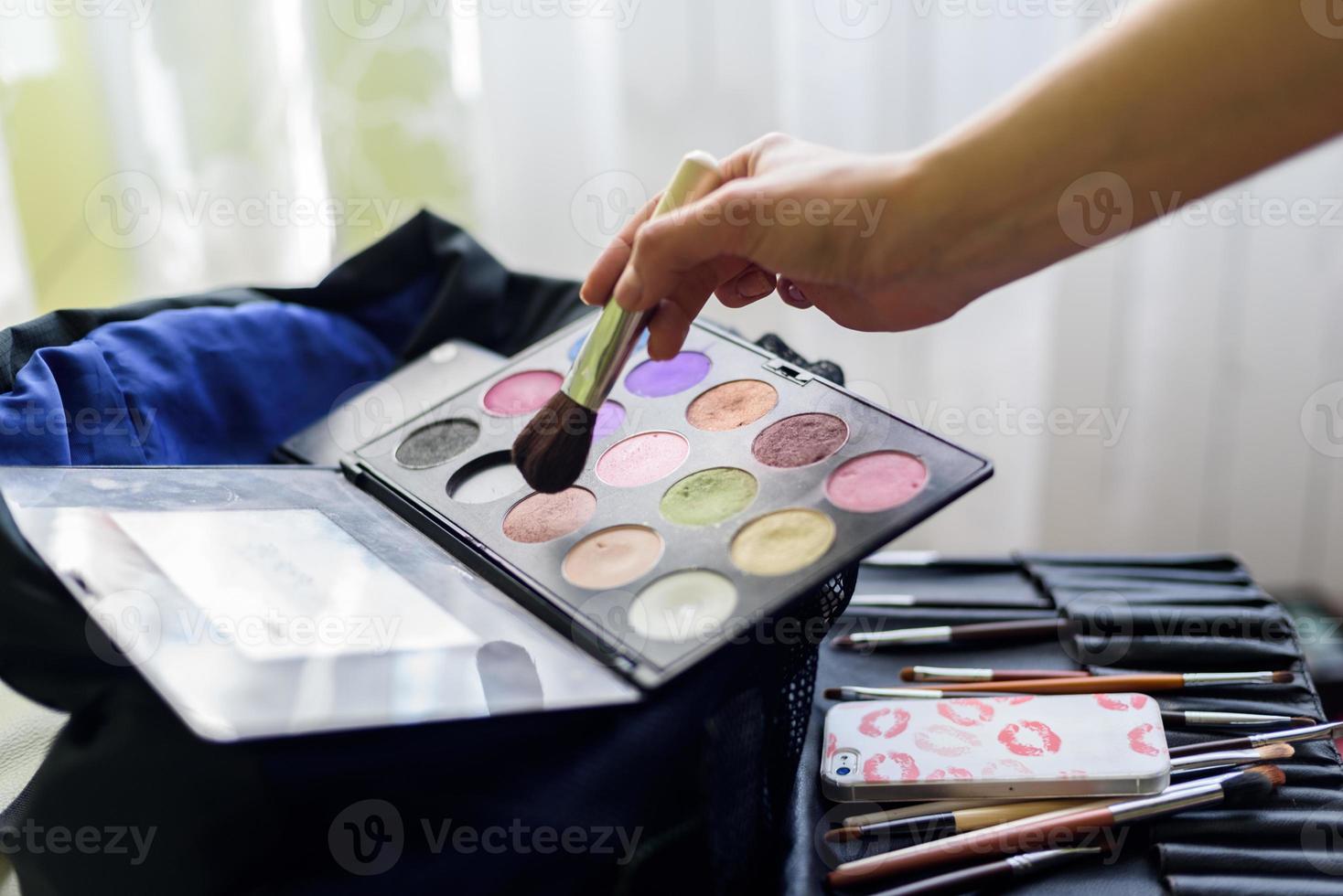 set makeup artist photo