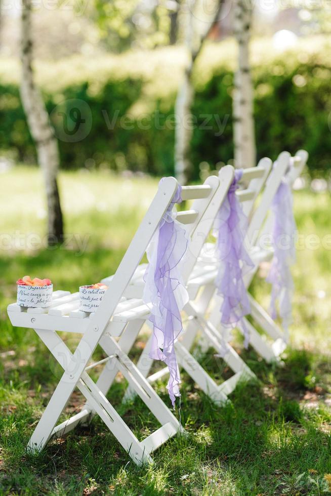 elegantes decoraciones de boda hechas de flores naturales foto