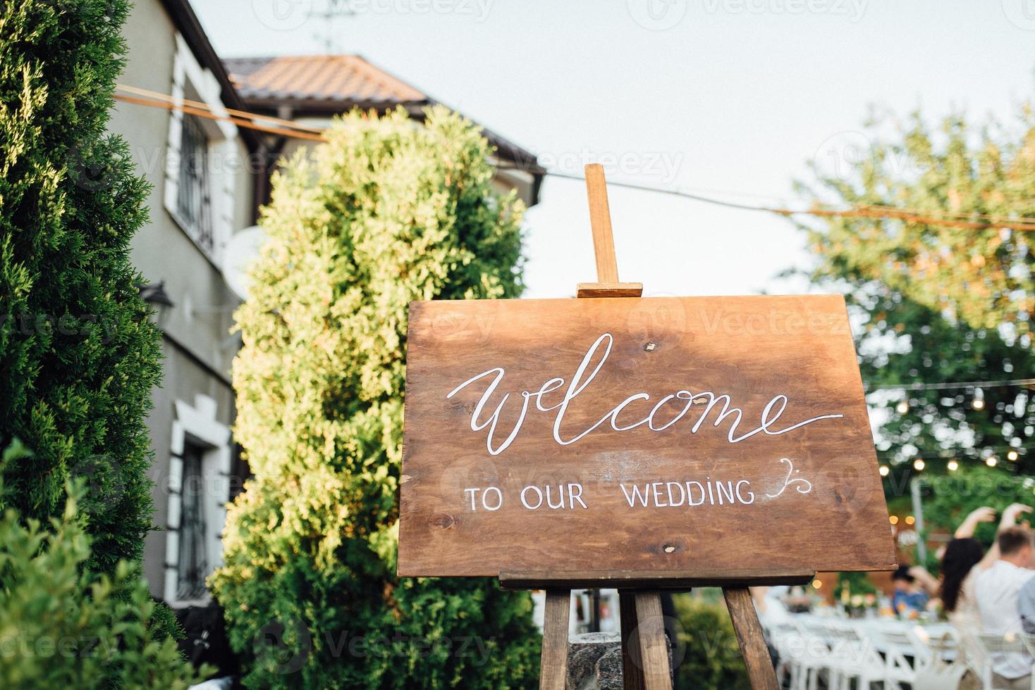 elegant wedding decorations made of natural flowers photo