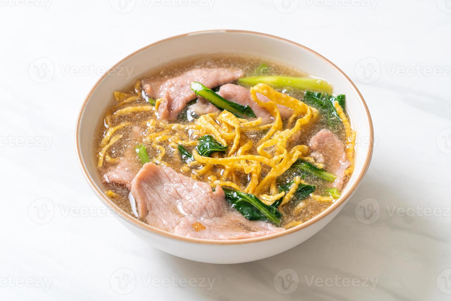 Crispy noodles with Pork in Gravy Sauce photo