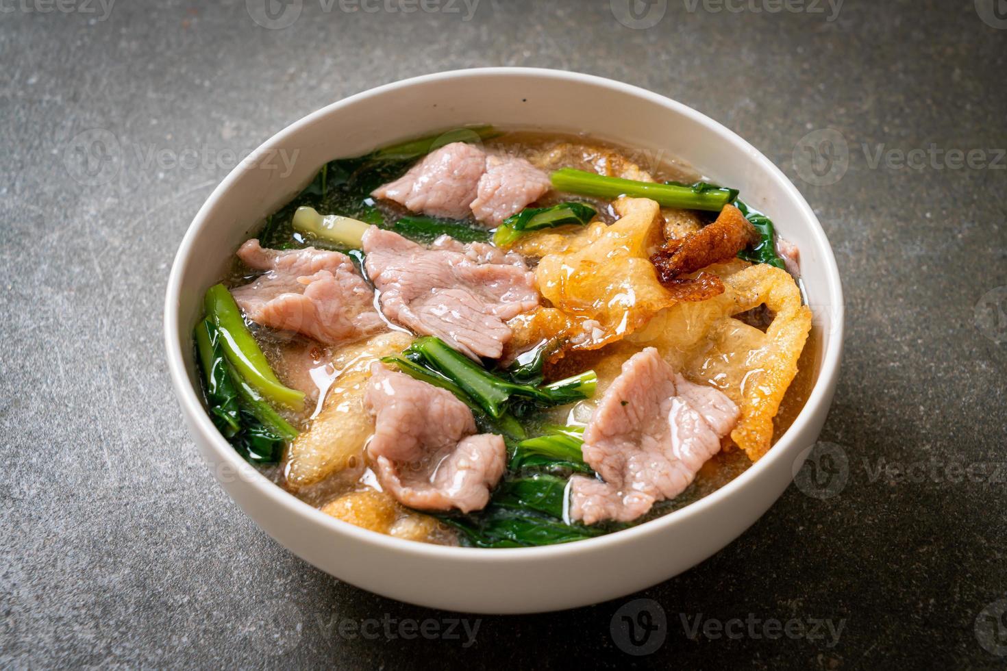 Noodles with Pork in Gravy Sauce photo