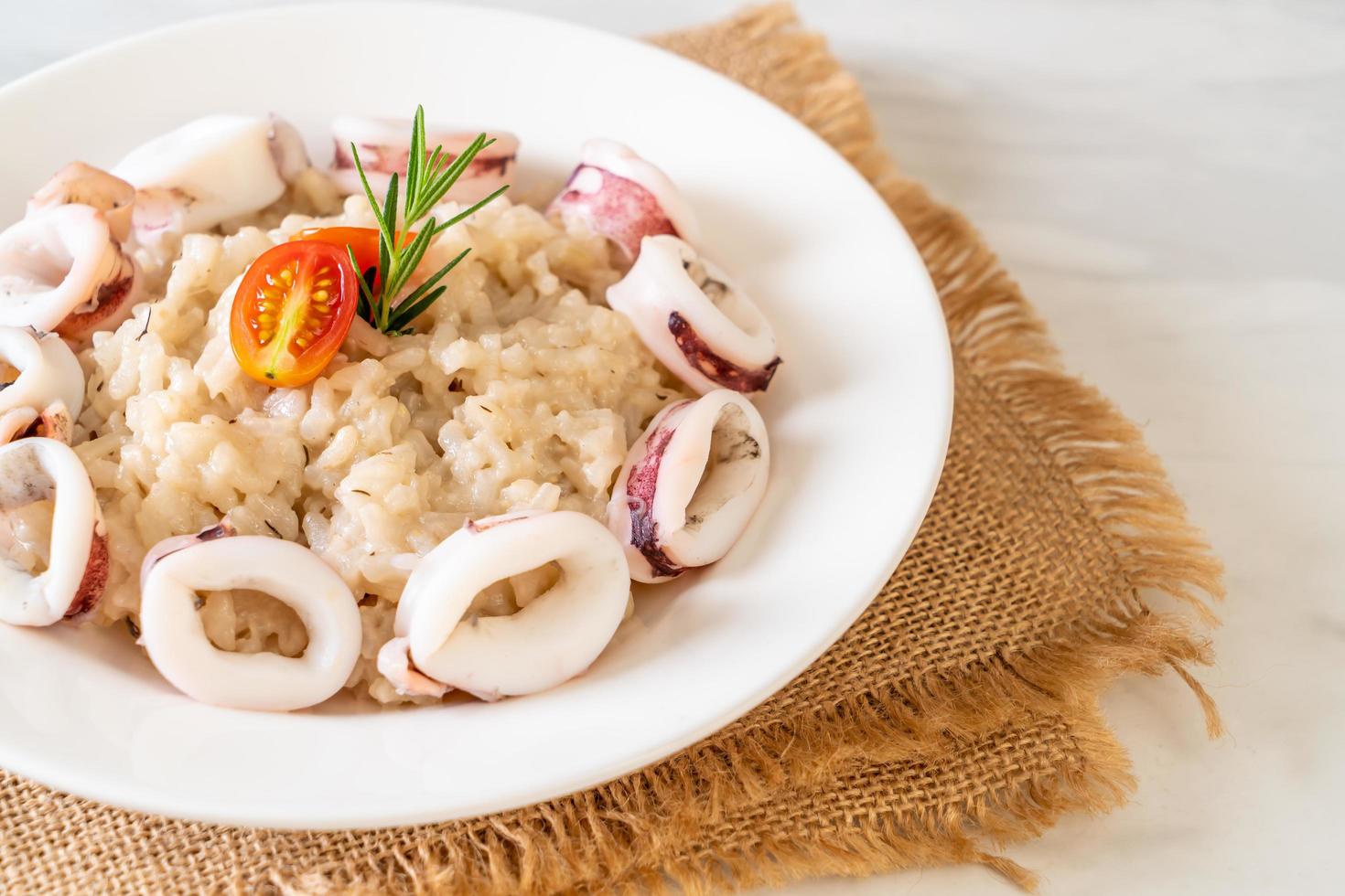 Calamares caseros o risotto de pulpo foto