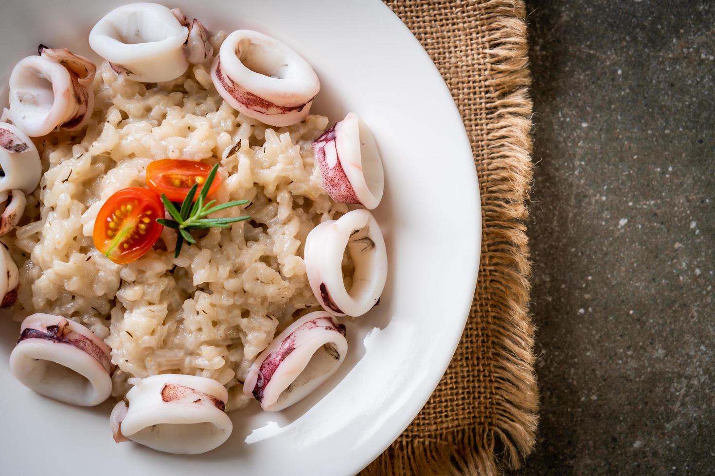 Calamares caseros o risotto de pulpo foto