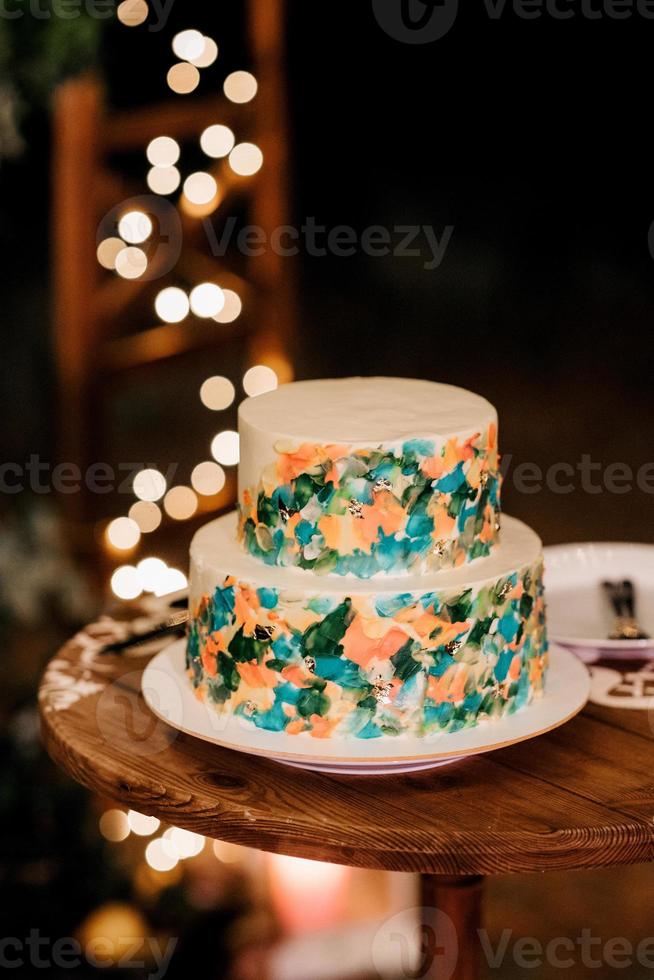 pastel de bodas en la boda de los recién casados foto