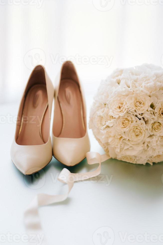 zapatos de novia de la novia, hermosa moda foto