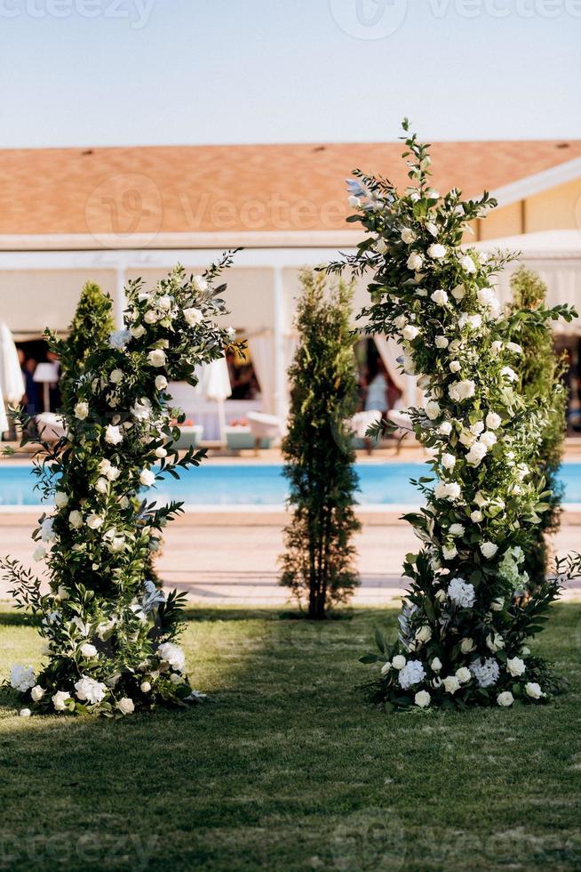 wedding ceremony area, arch chairs decor photo