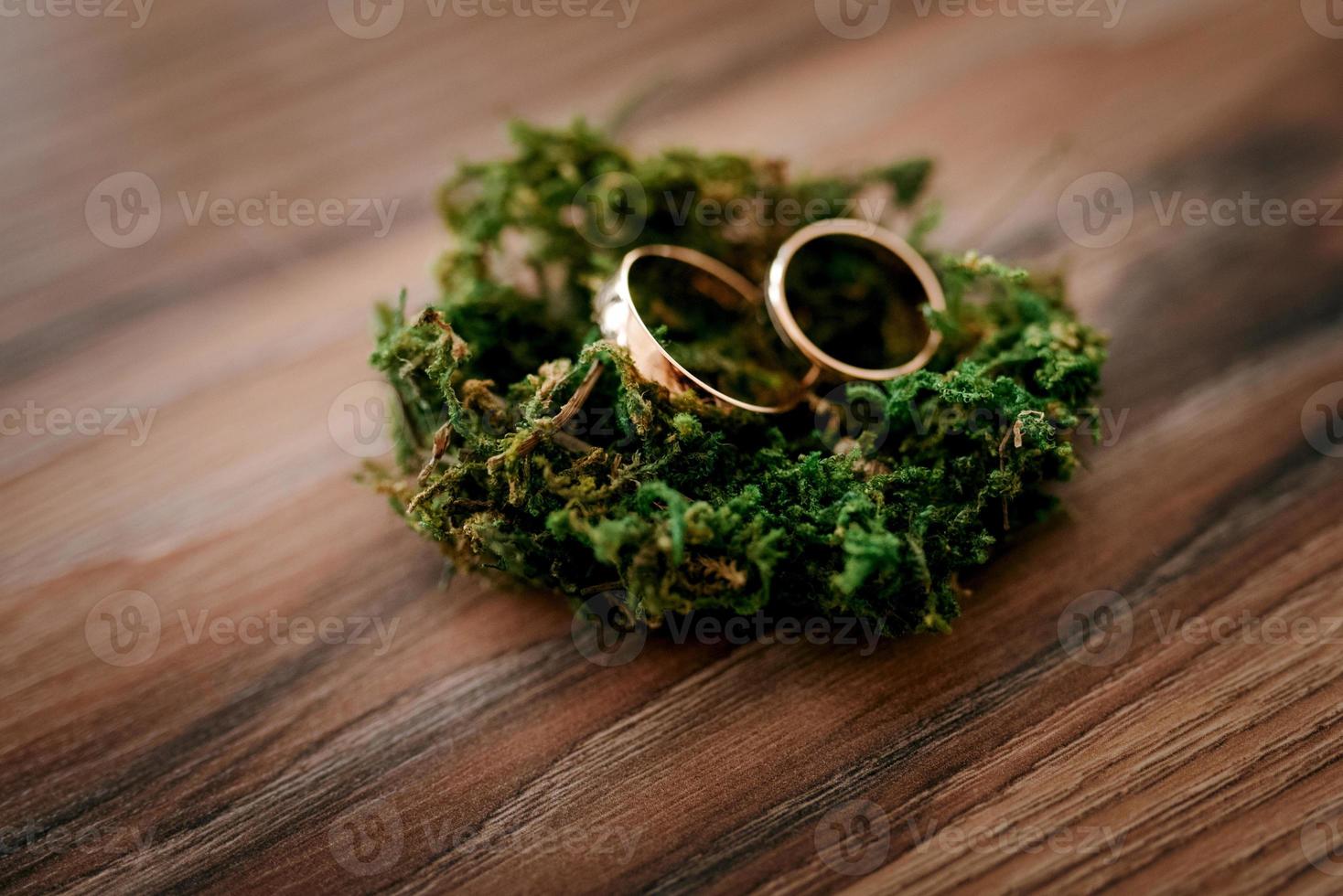 anillos de bodas de oro como atributo foto