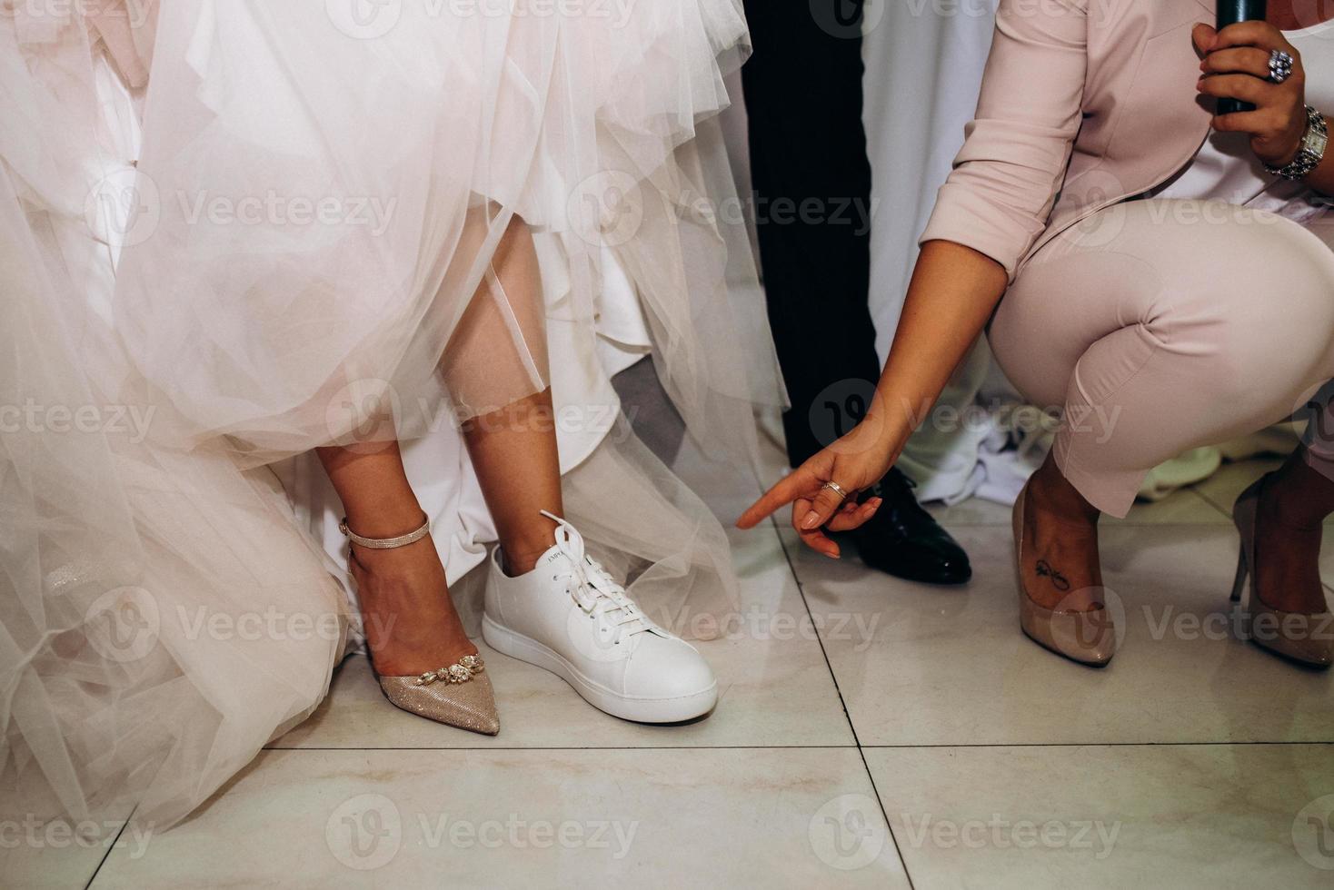 zapatos de novia de la novia, hermosa moda foto