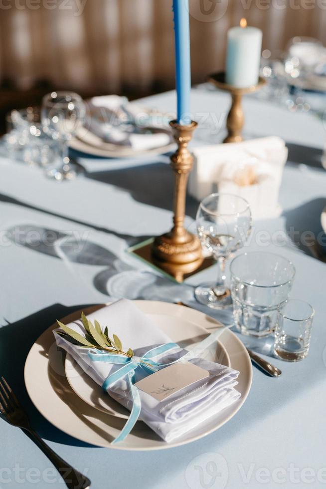 el plato en la sala de cubos está decorado y estilizado foto