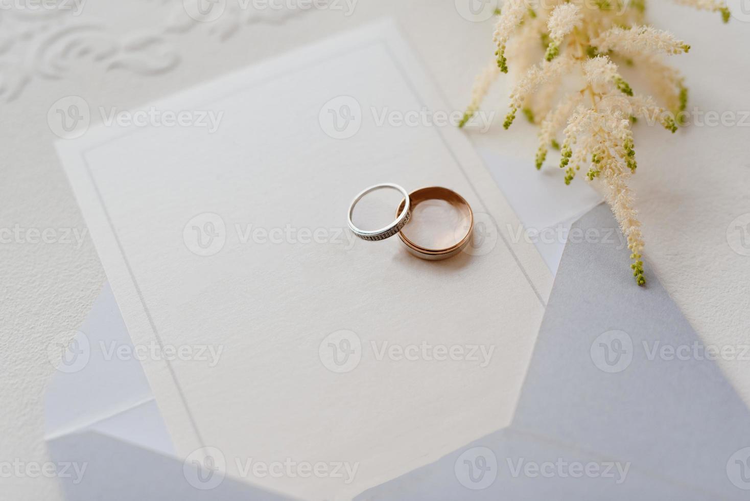 wedding rings with a gray wedding decoration photo