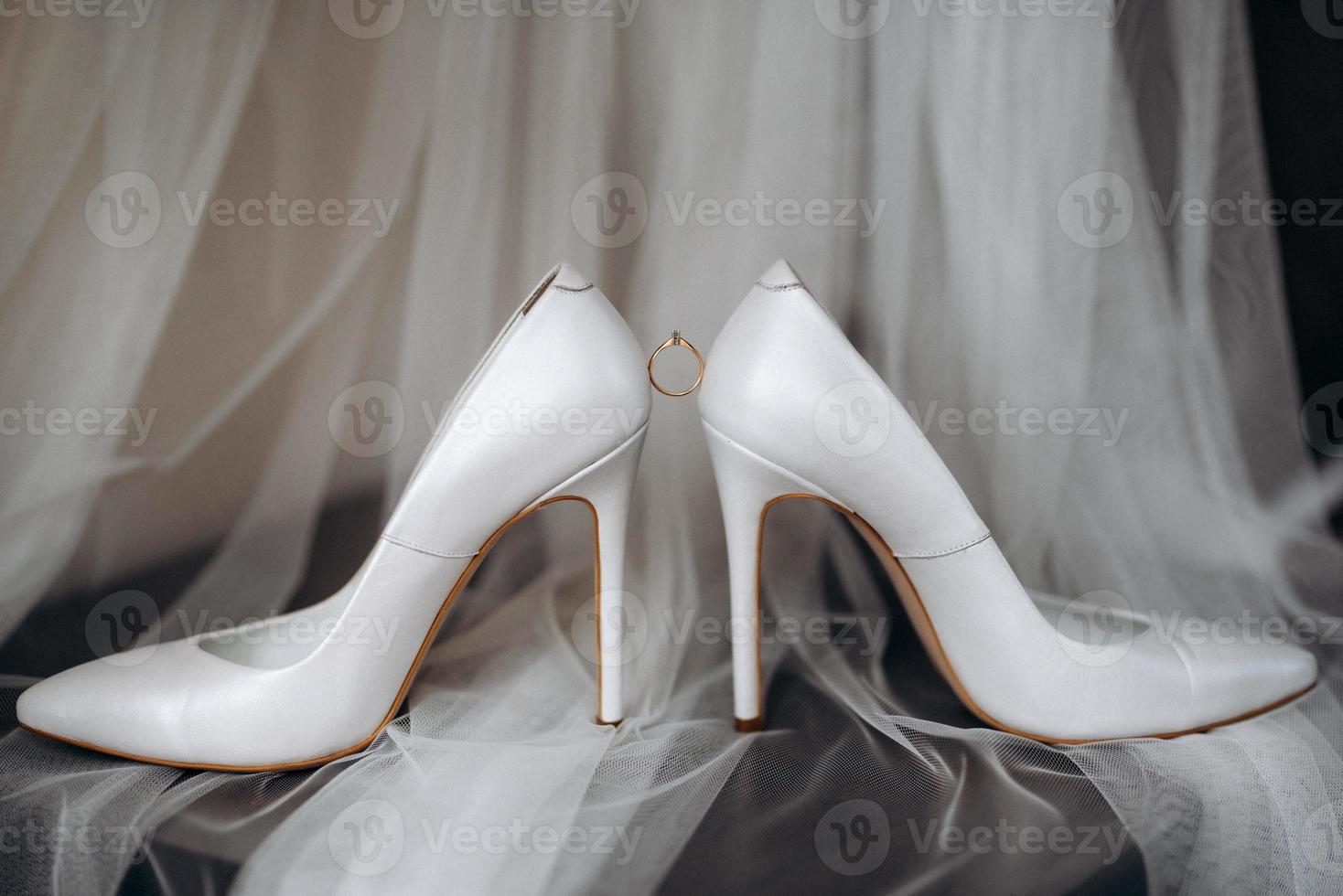 zapatos de novia de la novia, hermosa moda foto