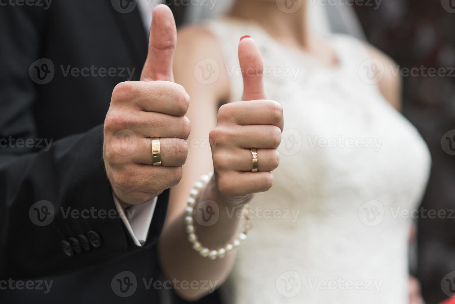 anillo de bodas de oro foto