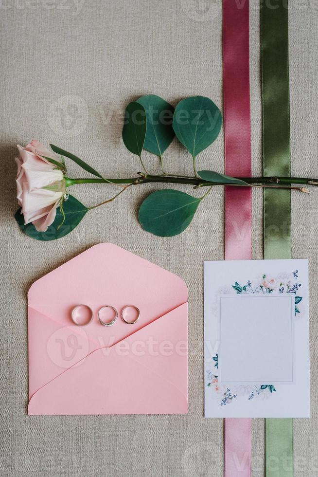 anillos de boda de oro foto