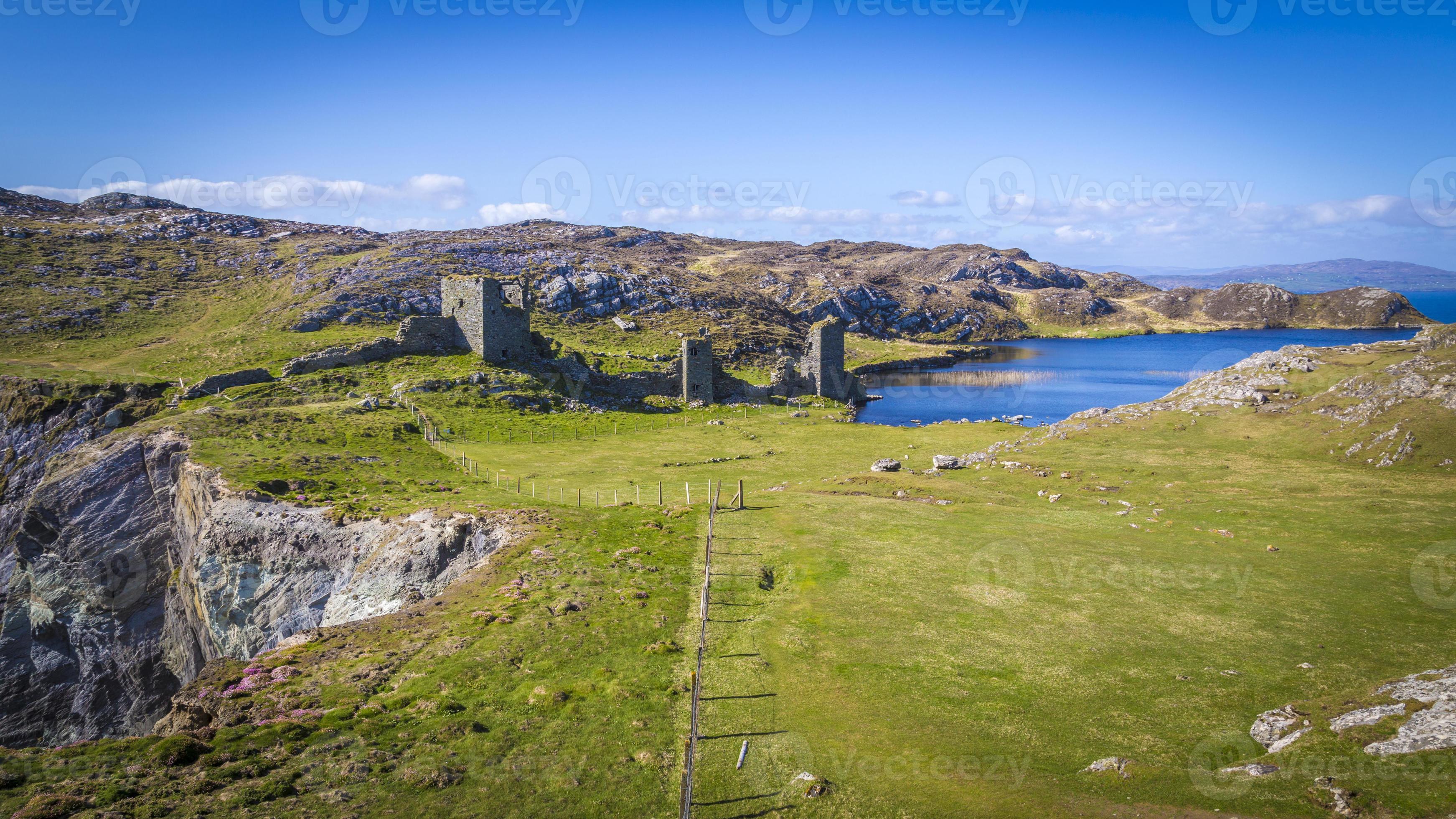 Relaxing At The Vintage Three Castle Head On Mizen Peninsula In Ireland 2932944 Stock Photo At Vecteezy