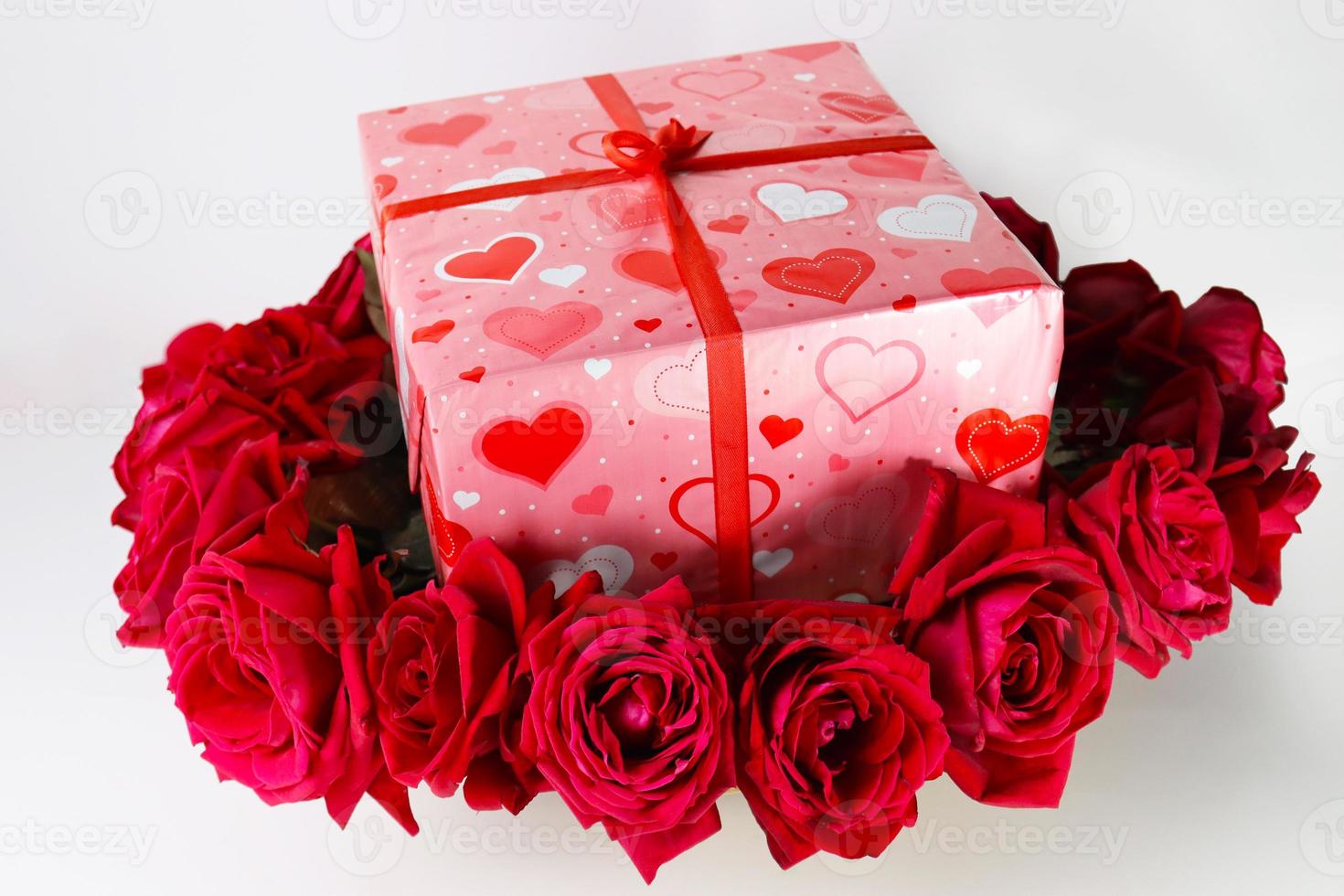 caja de regalo de san valentín con rosa foto