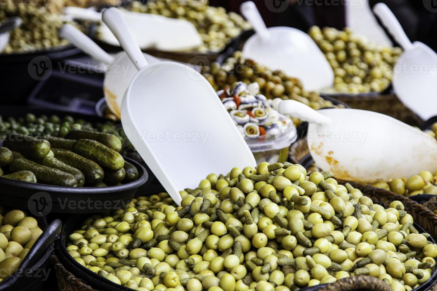 aceitunas en un mercado foto