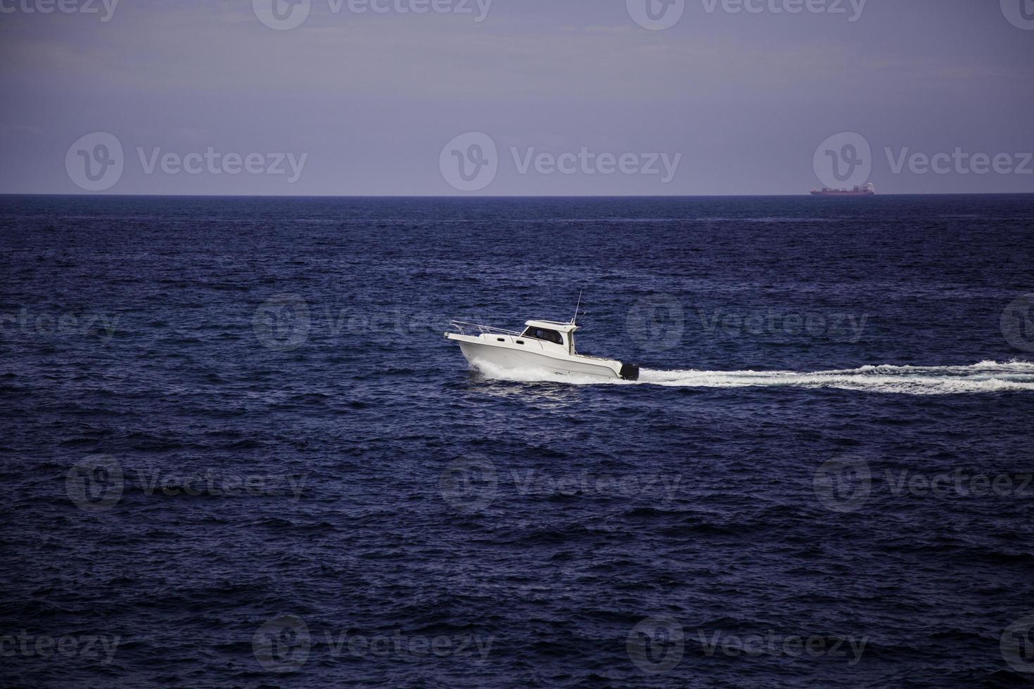 barcos en la distancia foto