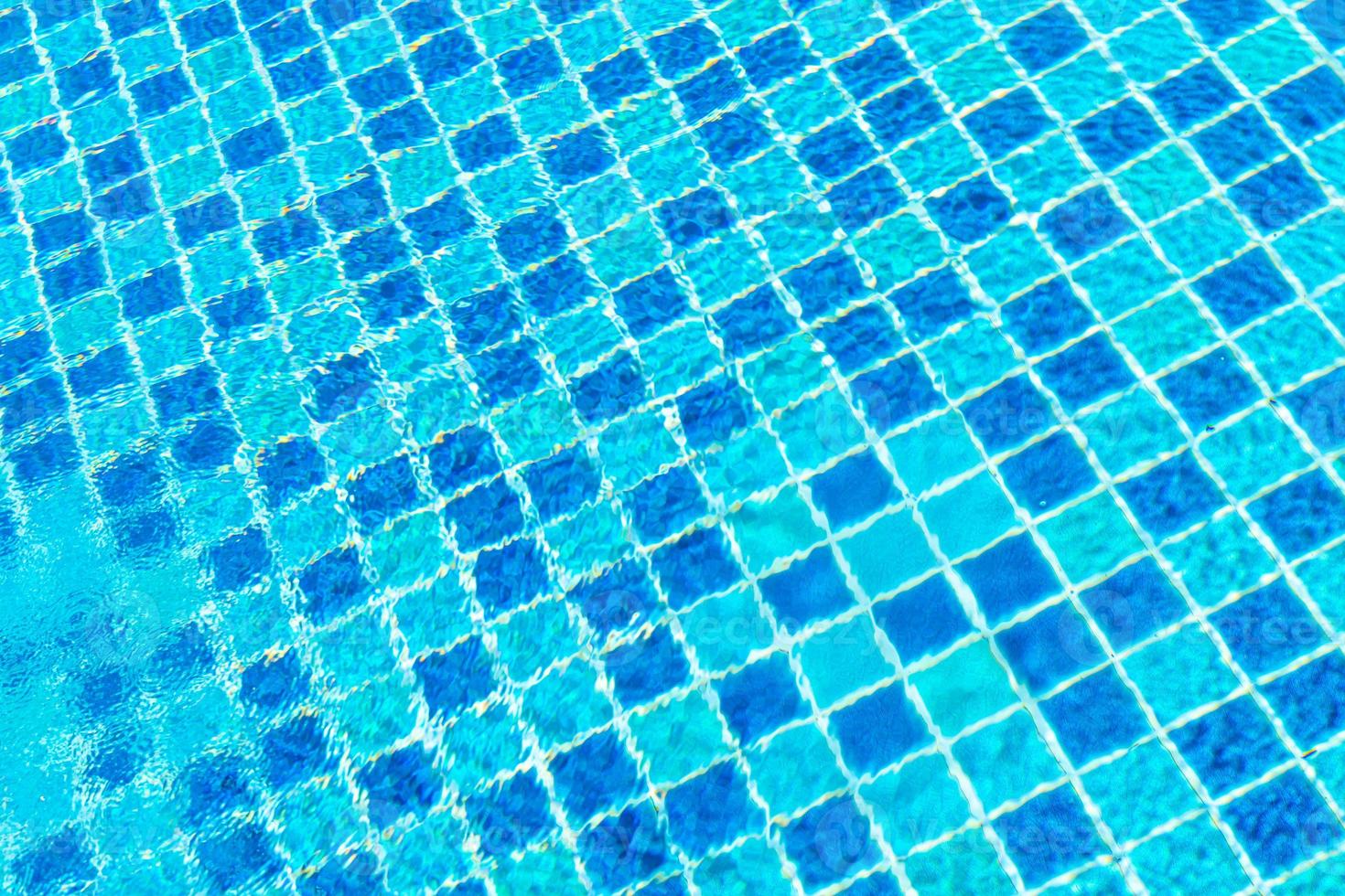 Baldosas de piscina con superficie de agua para el fondo foto