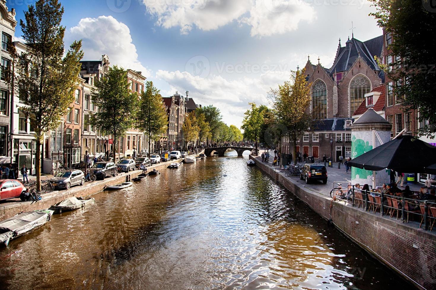 calle del canal de amsterdam foto