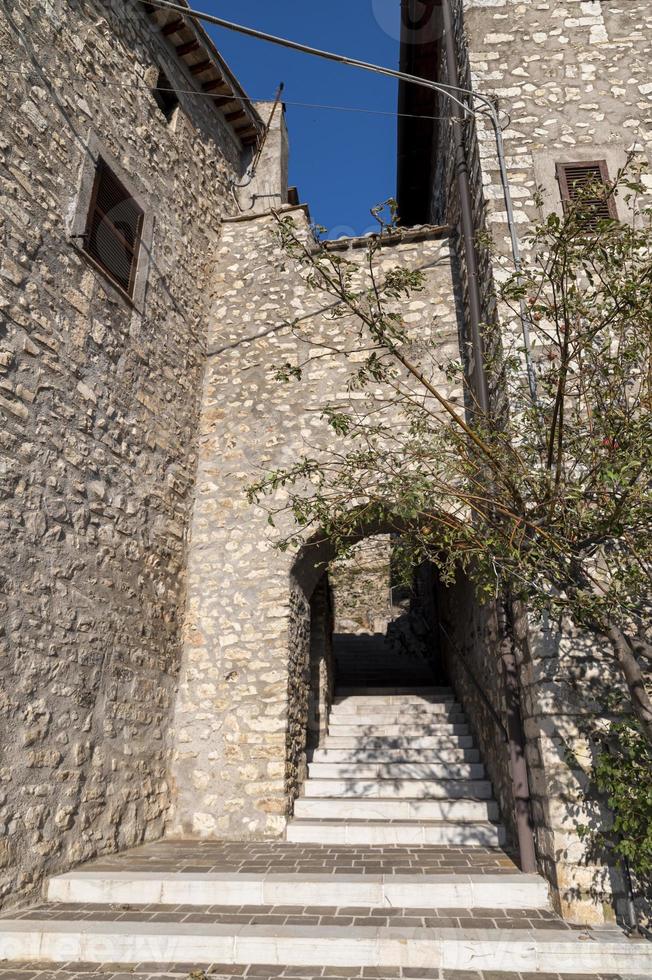 Edificios en la localidad de Miranda en la provincia de Terni, Italia foto