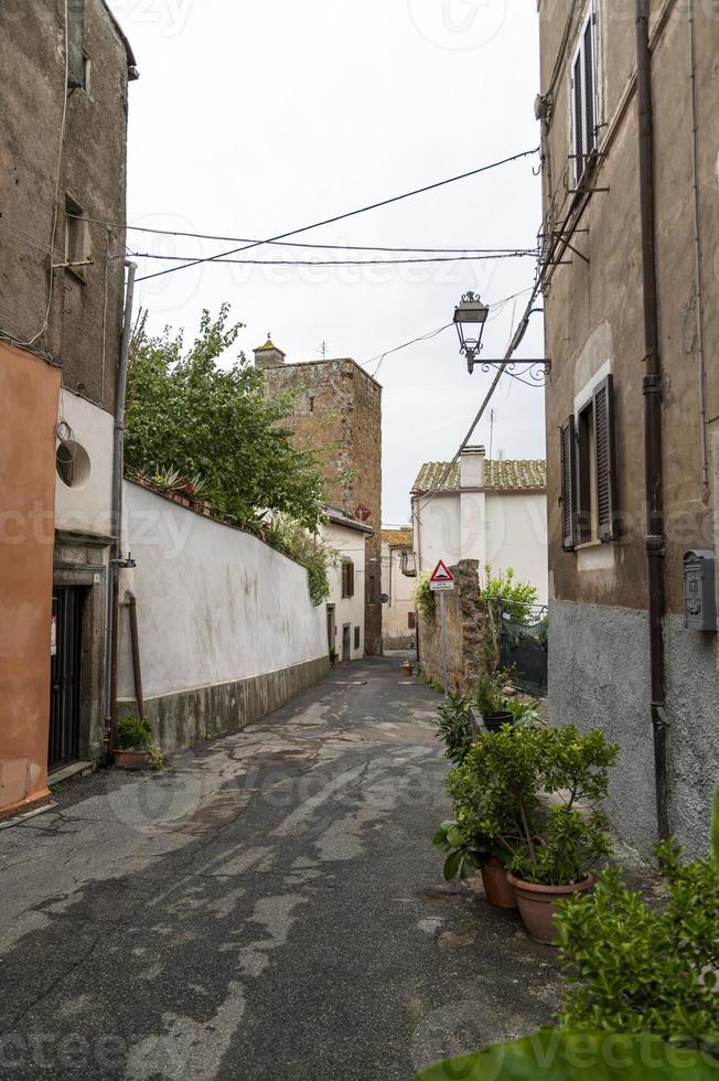 edificios en la ciudad de nepi, italia, 2020 foto