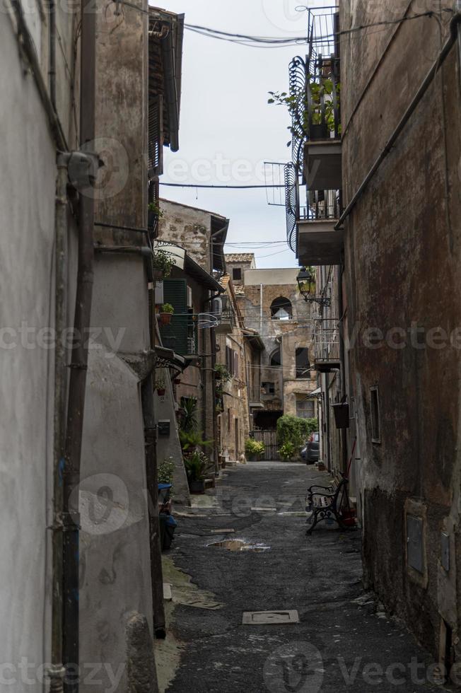 edificios en la ciudad de nepi, italia, 2020 foto