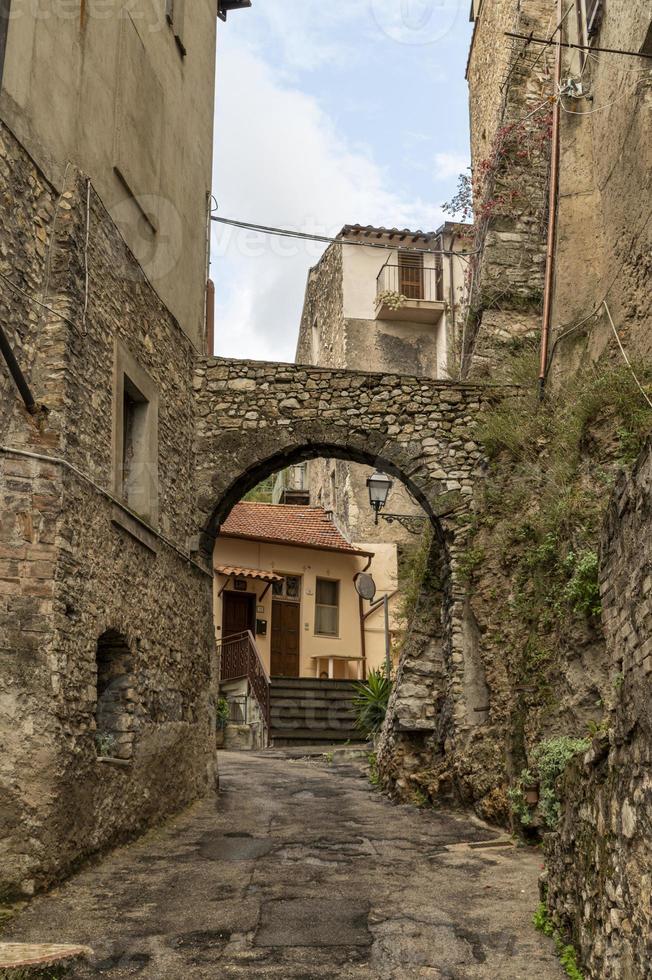 calles de la ciudad de papigno, italia, 2020 foto