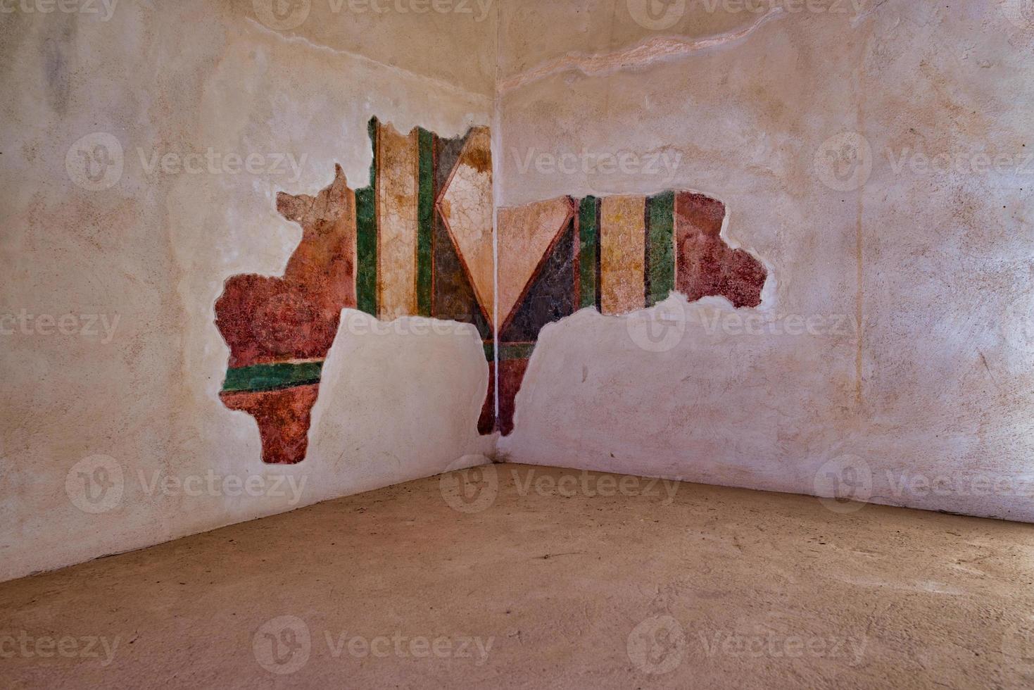 Pared pintada de un interior del palacio de Masada Israel foto