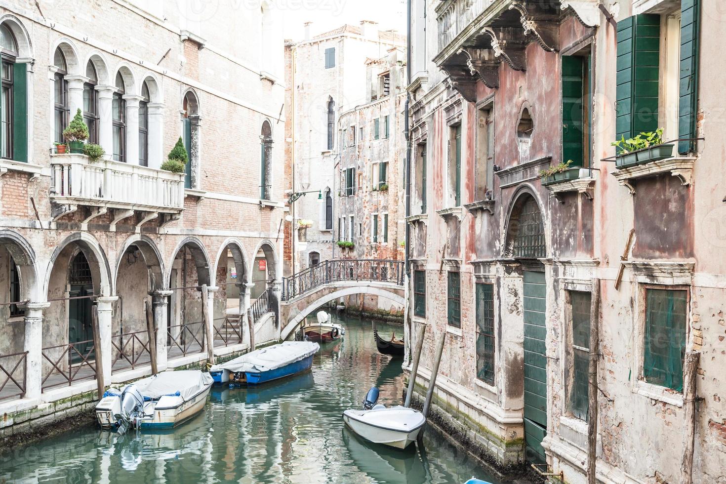 Canal tradicional de Venecia desde uno de los miradores más bellos. foto