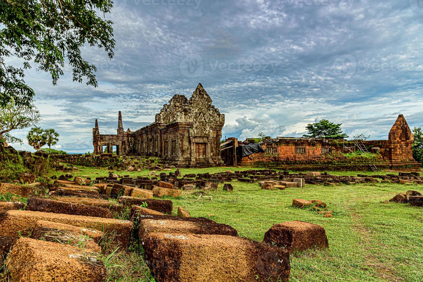 vat phou o wat phu en la provincia de champasak, sur de laos foto