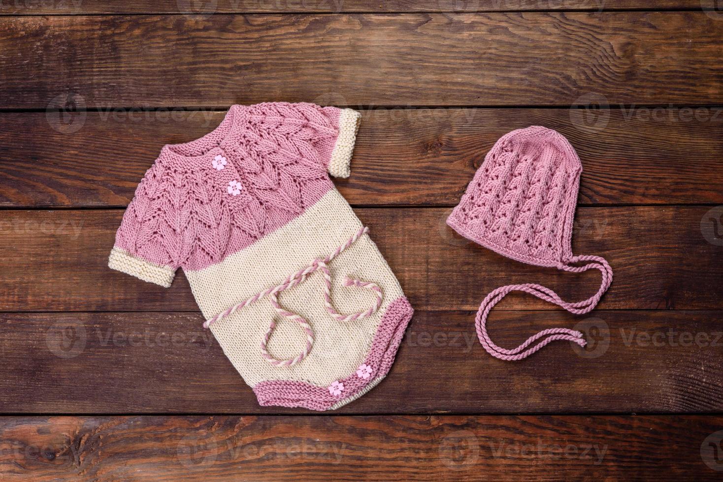 Cerco Remo Responder ropa de punto hecha de hilos de lana natural para un bebé recién nacido  2983256 Foto de stock en Vecteezy