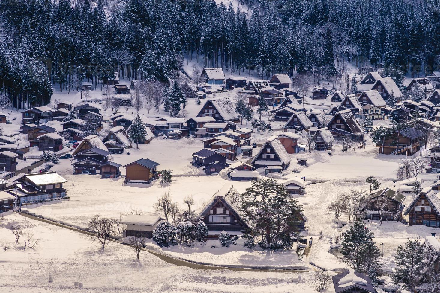 Pueblo de ogimachi en shirakawa, gifu en japón foto