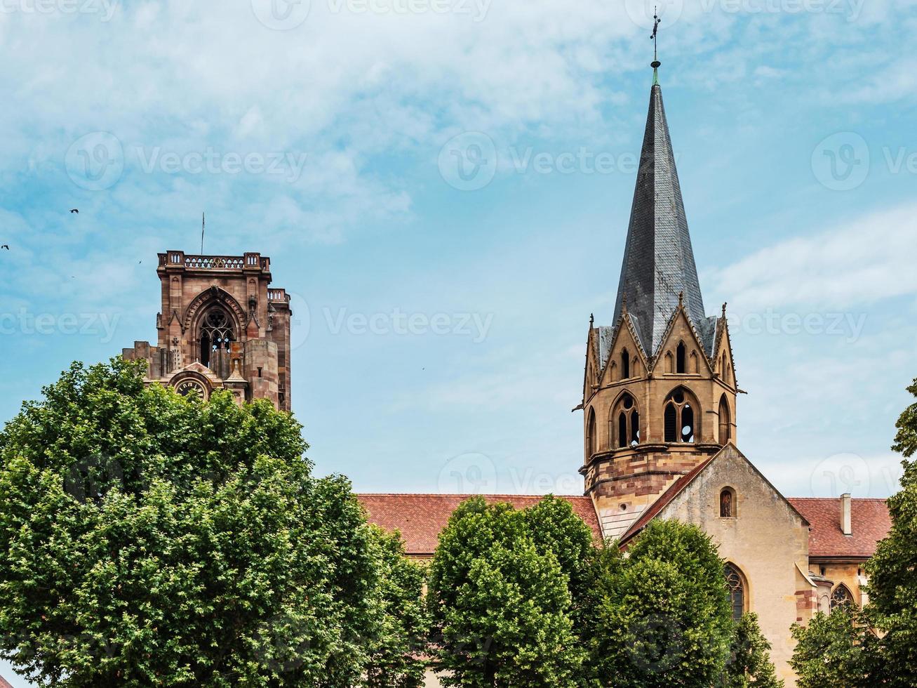 Catedral de la ciudad medieval de Rouffach en Alsacia, Francia foto