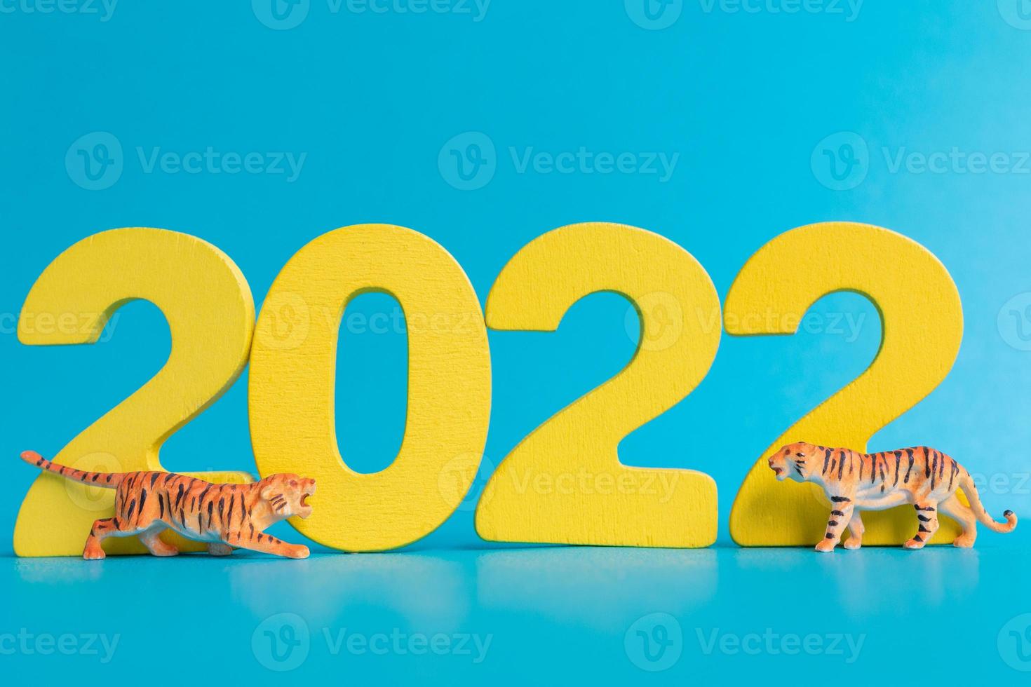 tigre en miniatura y número 2022, el año del tigre año nuevo chino foto