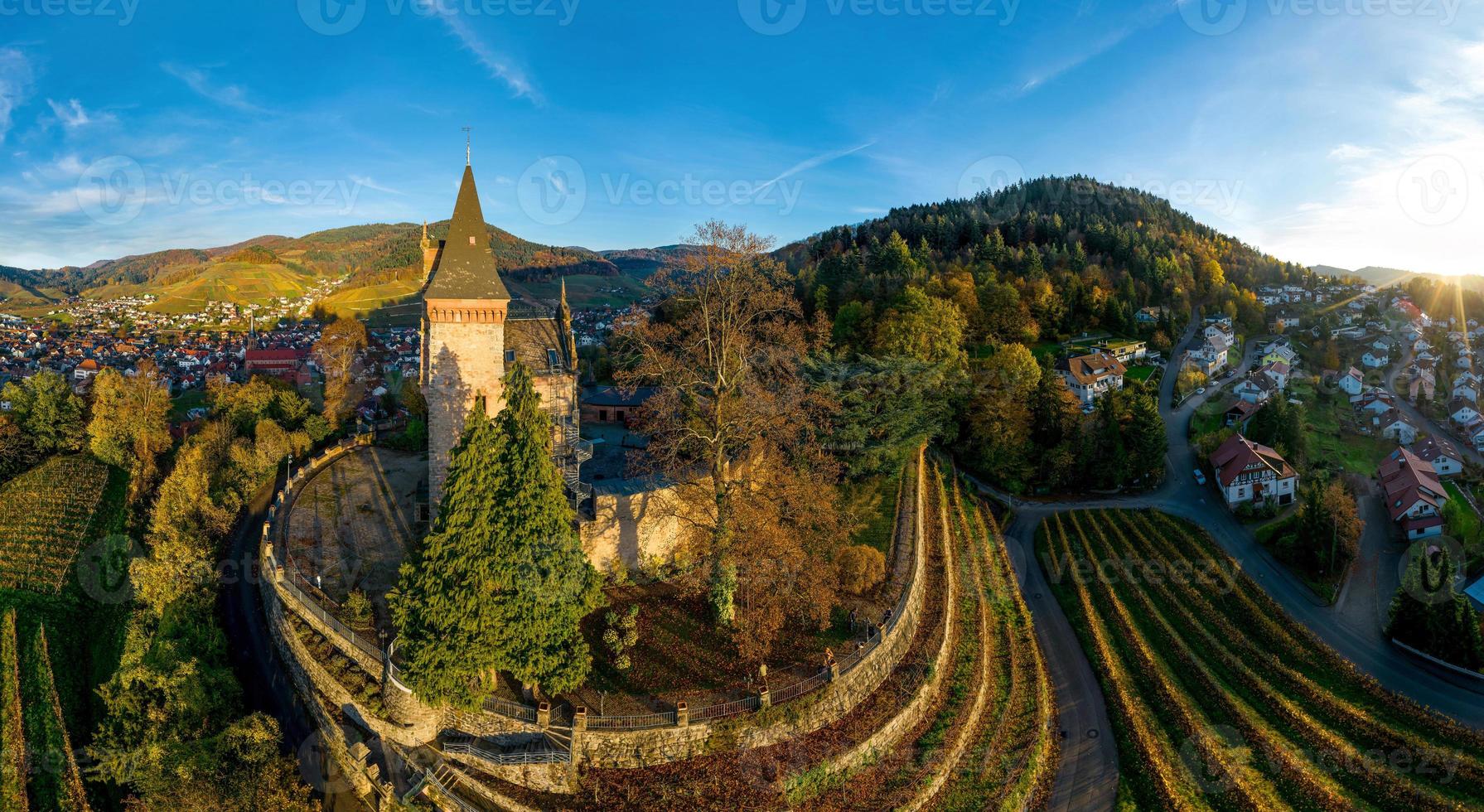 Vista aérea de kappelrodeck en las montañas de la Selva Negra, Alemania foto