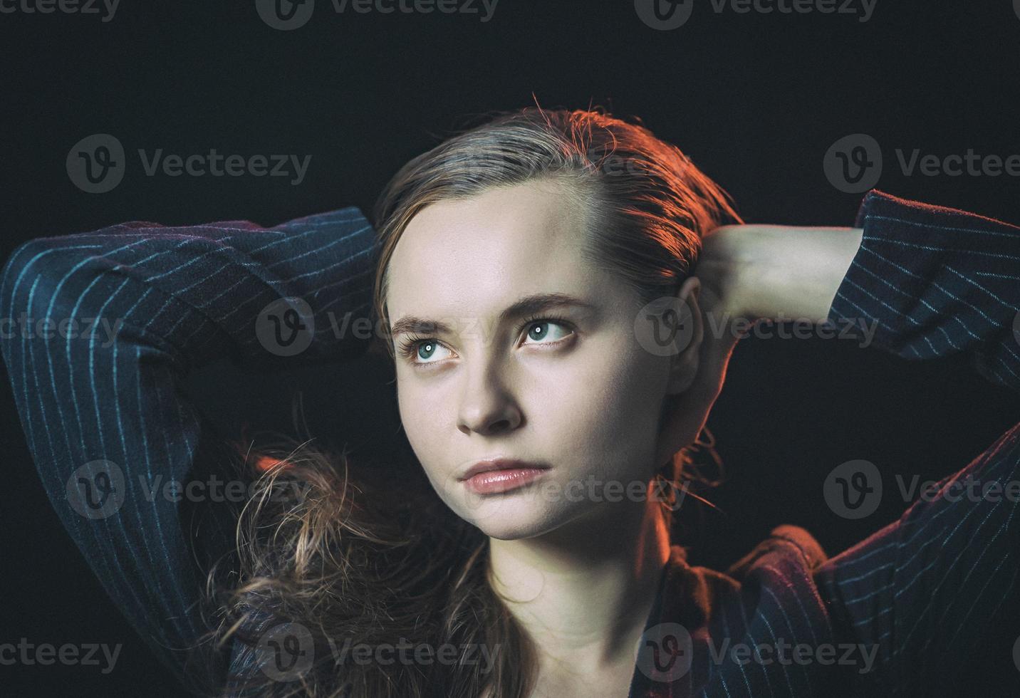 Retrato de una joven hermosa foto