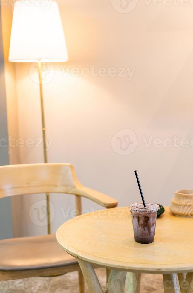 Batido de chocolate helado en la cafetería cafe foto