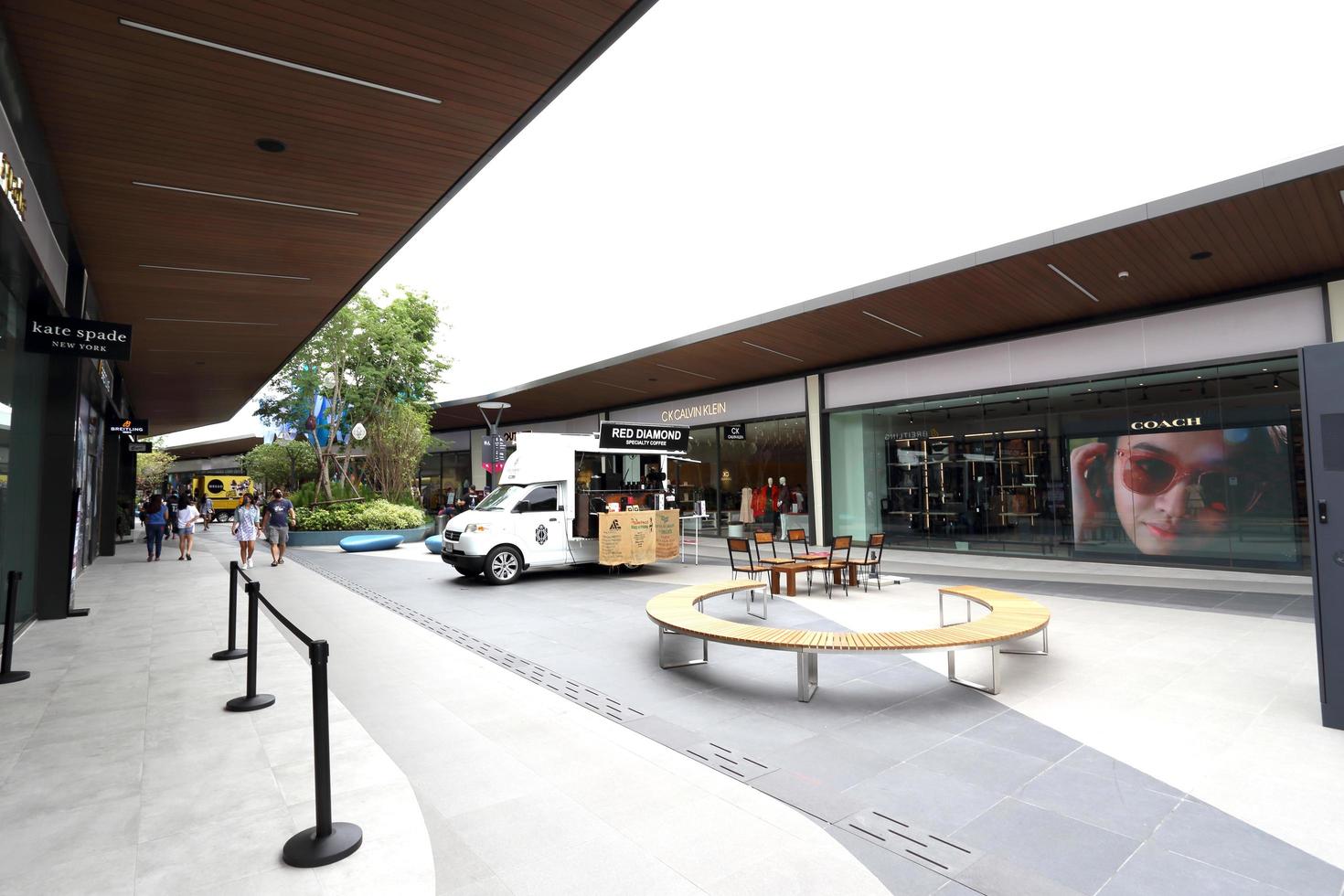 bangkok, tailandia, 06 de julio de 2020 - siam premium outlet en bangkok foto